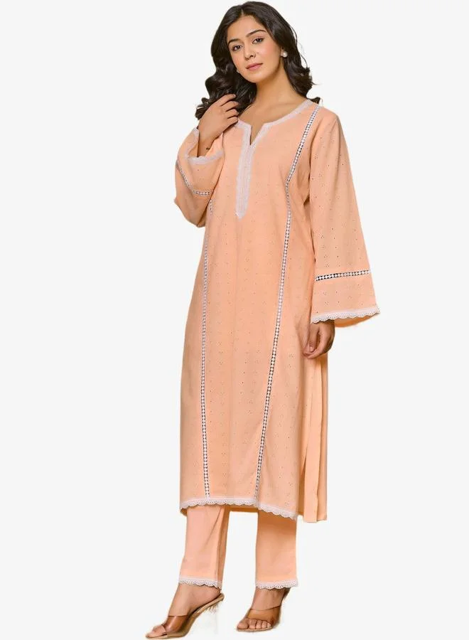 ملائم طقم كورتا قطن نقي مطرز باللون البرتقالي الباستيل